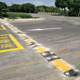 道路专用减速带有哪些规格减速带厂家 减速带价格 安装作用